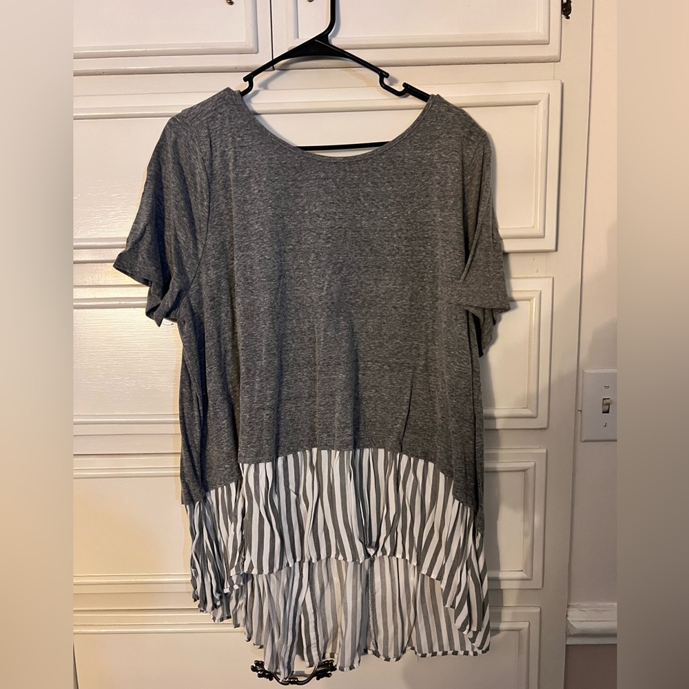 Umgee Charcoal and White Striped Hem Top Size 2XL